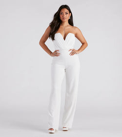 Step into seasonal style with the Such A Chic Vibe Strapless Jumpsuit, a women's jumpsuit in rich winter colors, ideal for creating chic holiday party attire or a night-out look.