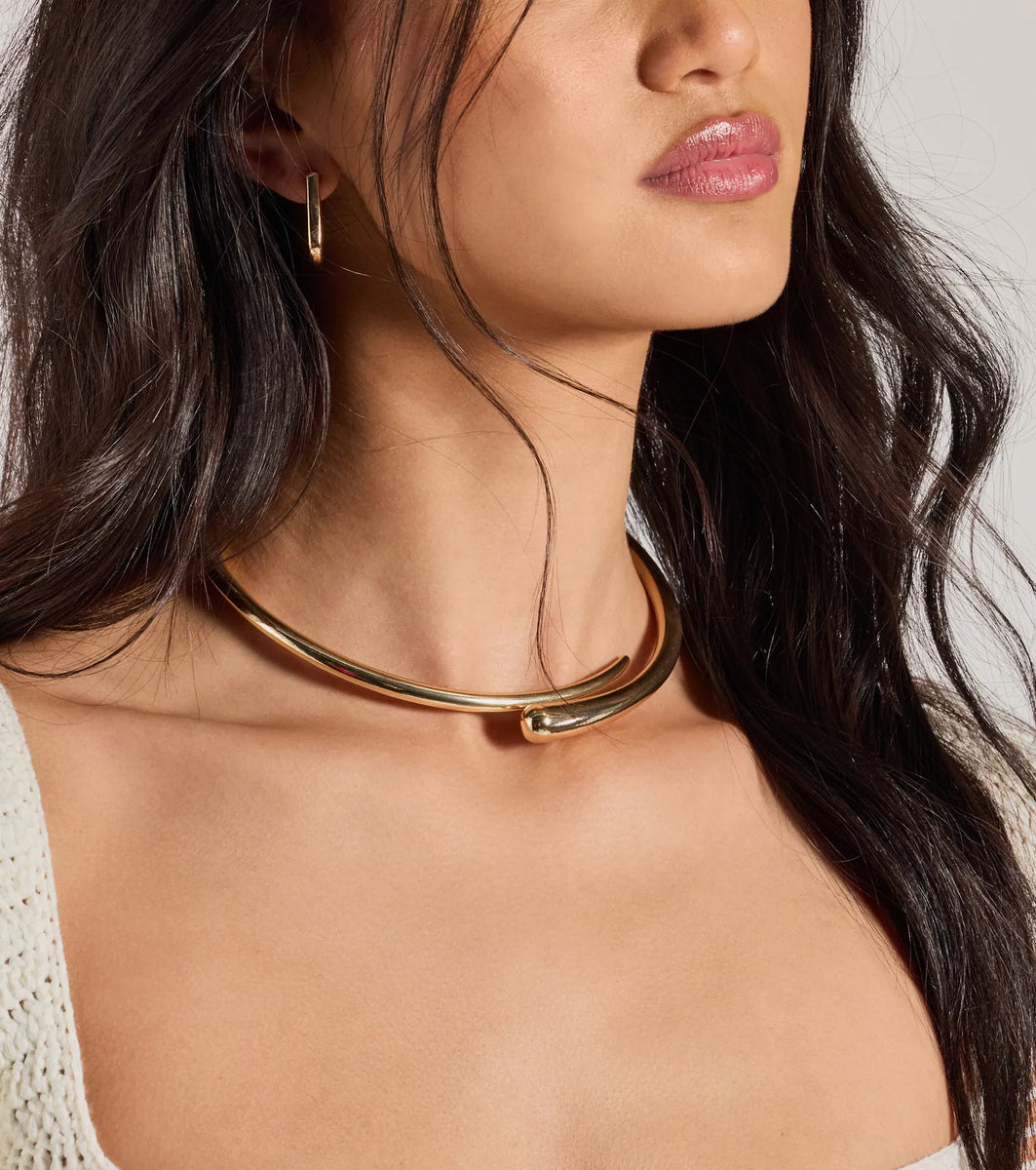 Chic And Sleek Metal Choker Necklace