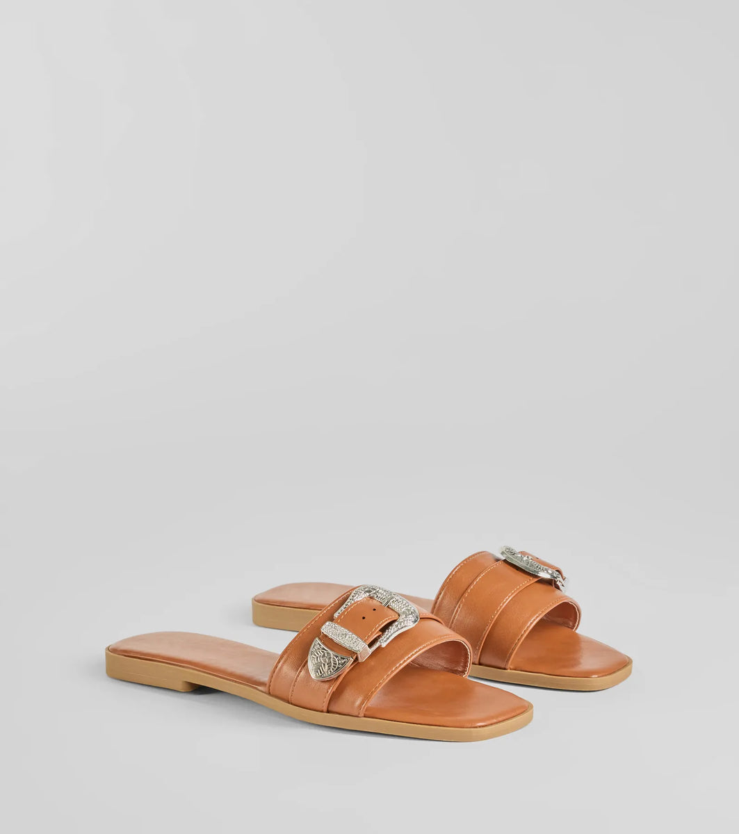 Legendary Style Western Buckle Faux Leather Sandals