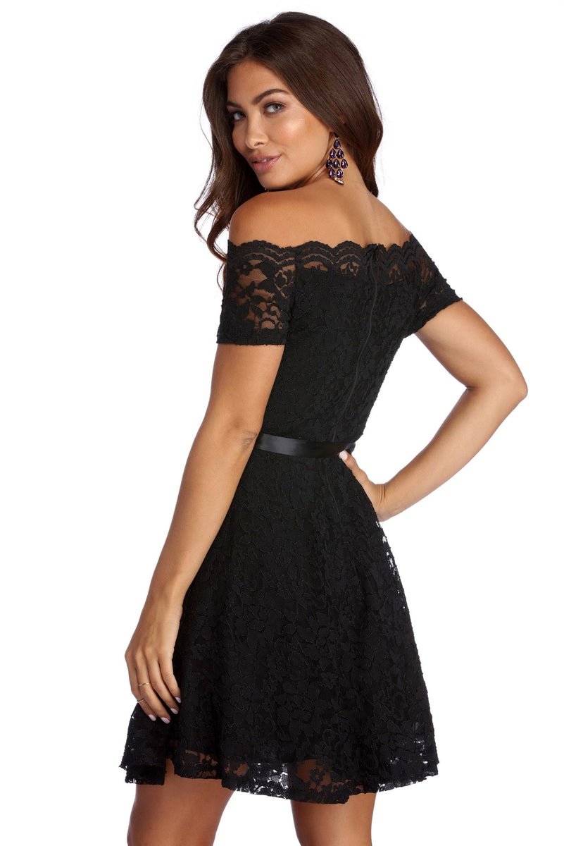 Abigail Scalloped Lace Formal Dress