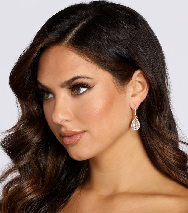 Teardrop Halo Earrings is the perfect Homecoming look pick with on-trend details to make the 2023 HOCO dance your most memorable event yet!