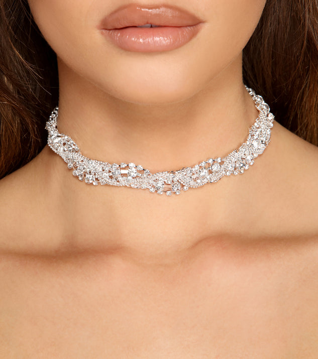 Gorgeous And Chic Rhinestone Choker Necklace is the perfect Homecoming look pick with on-trend details to make the 2023 HOCO dance your most memorable event yet!