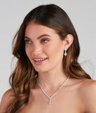 With Elegant Style Rhinestone Necklace And Earrings Set as your homecoming jewelry or accessories, your 2023 Homecoming dress look will be fire!