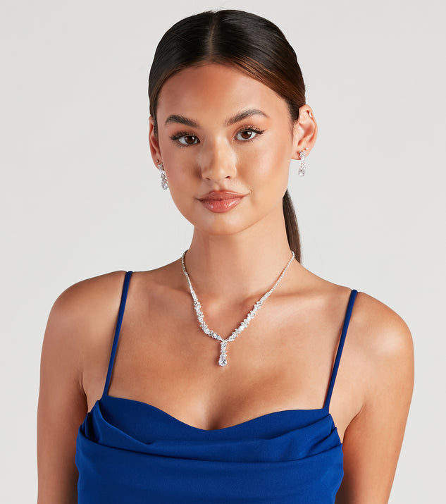 Effortlessly Elegant Rhinestone Necklace And Earrings Set is the perfect Homecoming look pick with on-trend details to make the 2023 HOCO dance your most memorable event yet!