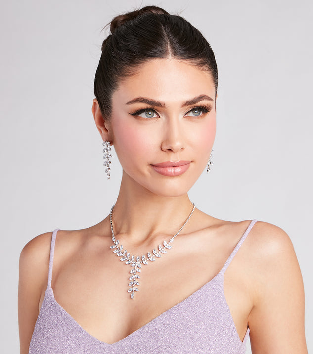 With Dainty And Divine Necklace And Earrings Set as your homecoming jewelry or accessories, your 2023 Homecoming dress look will be fire!