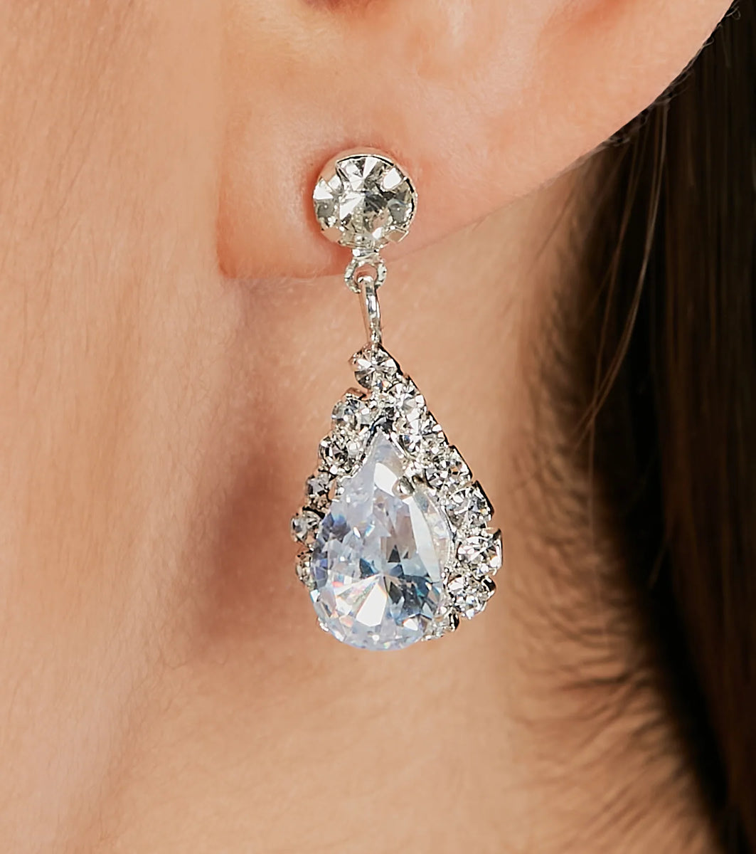 Elegantly Chic Rhinestone Necklace And Earrings Set