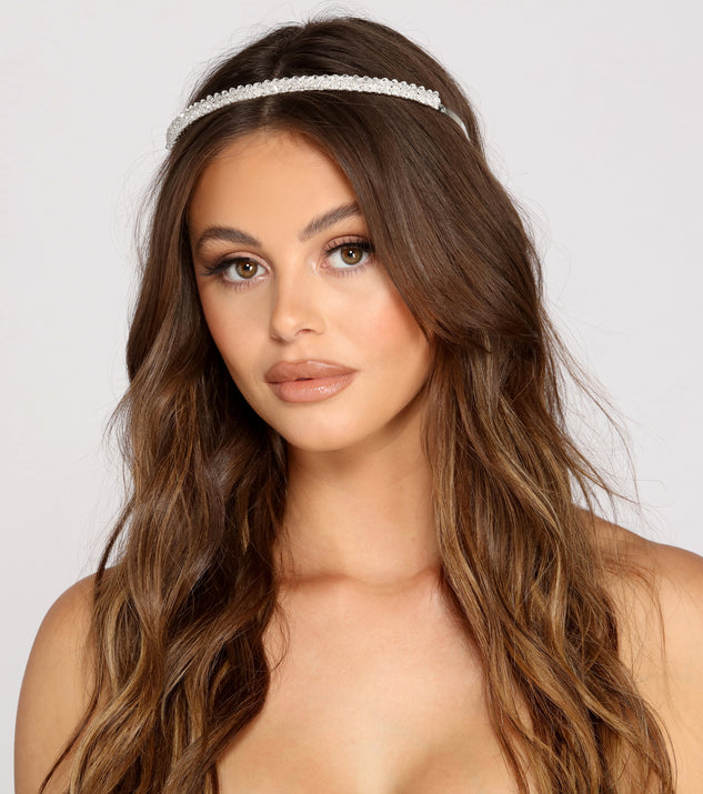 With Radiant Beauty Rhinestone Headband as your homecoming jewelry or accessories, your 2023 Homecoming dress look will be fire!