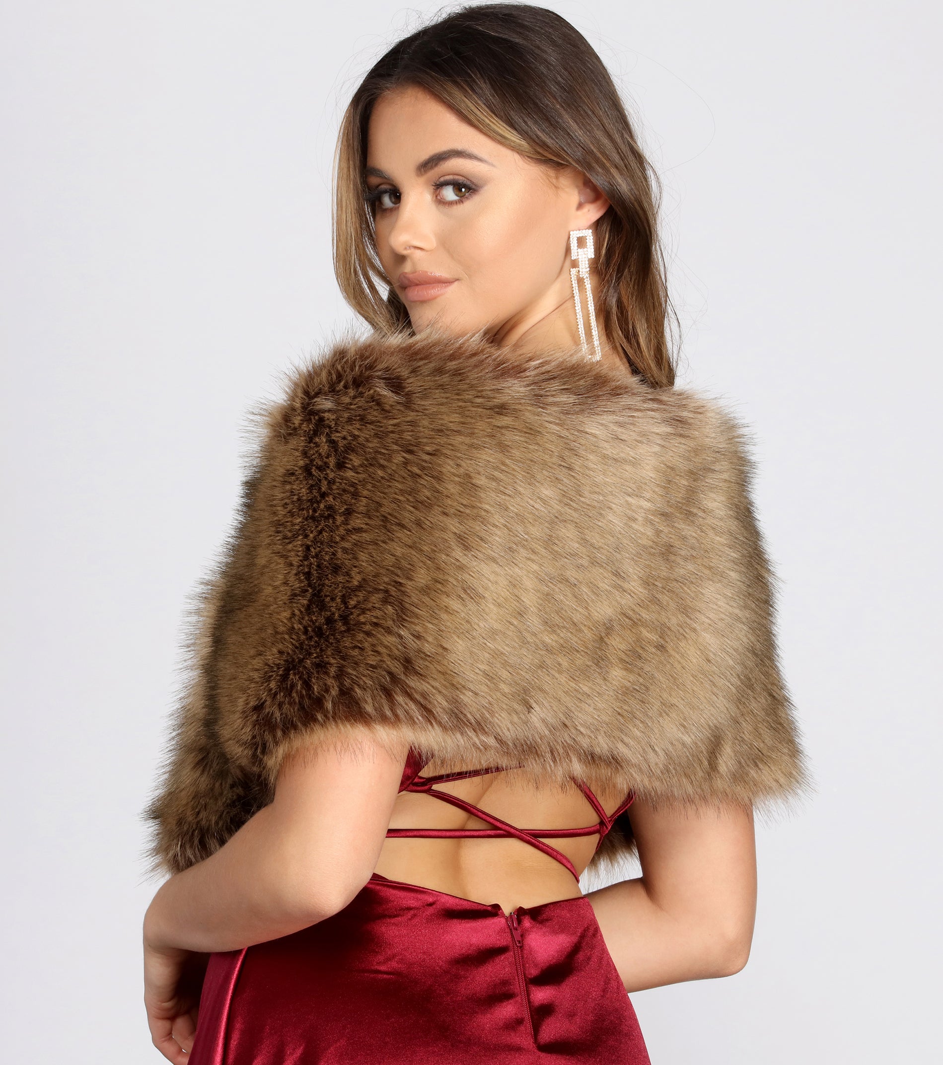 An Exquisite Moment Faux Fur Shawl Windsor   07305 0070 2 1899x2145 Crop Center 