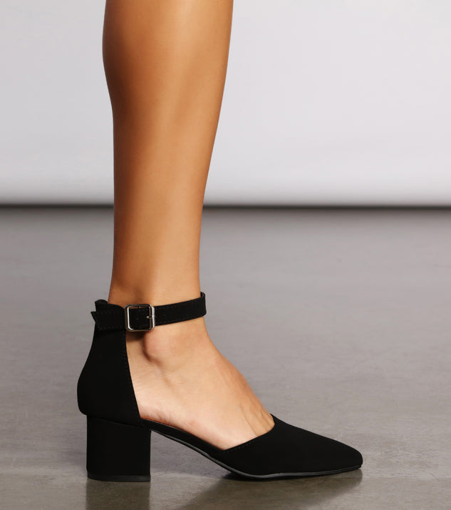 Pointed toe 2025 low block heel